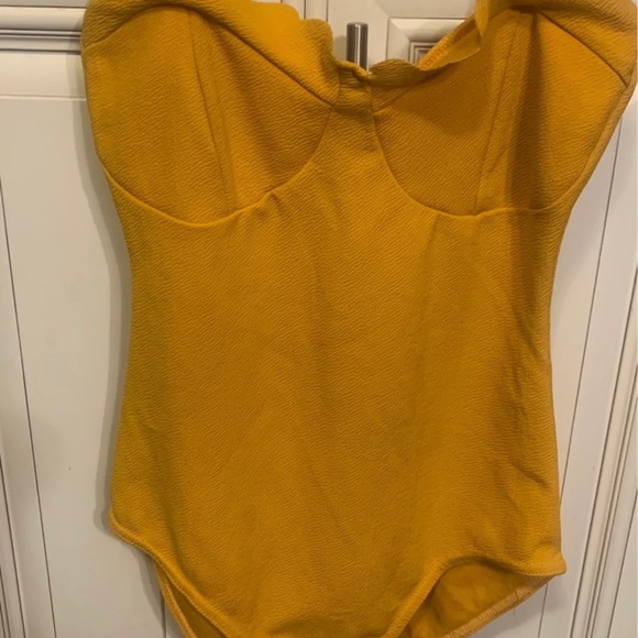 Boohoo Basic Spaghetti Strap Bodysuit Sz 4 - Picture 1 of 6